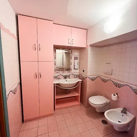 De Lamartine A Marina Di Corricella Holiday home Procida