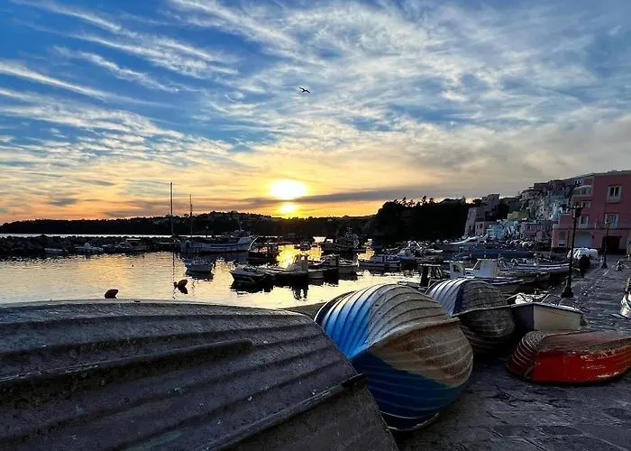 De Lamartine A Marina Di Corricella Ferienhaus *