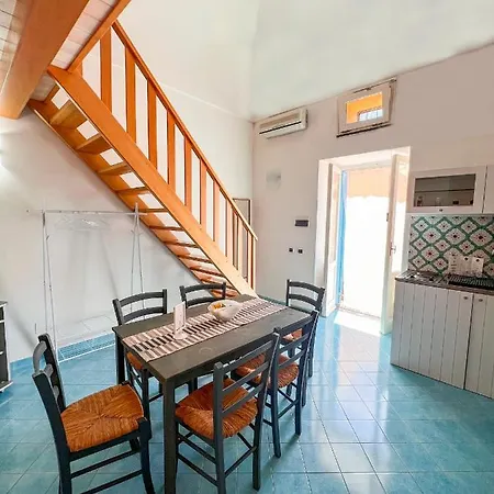 De Lamartine A Marina Di Corricella Holiday home Procida